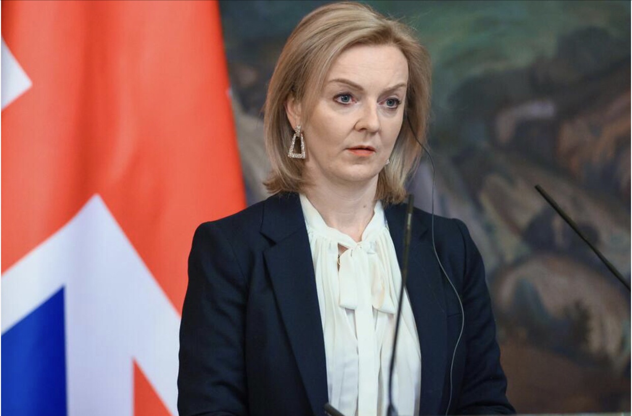 En réaction à l’opération militaire russe en Ukraine, les États-Unis, le Royaume-Uni et l’UE ont renforcé leurs mesures punitives. Dans une interview à Sky News, la ministre de la diplomatie britannique, Liz Truss, reconnaît néanmoins « un coût économique en Grande-Bretagne » à la suite des sanctions imposées contre la Russie.