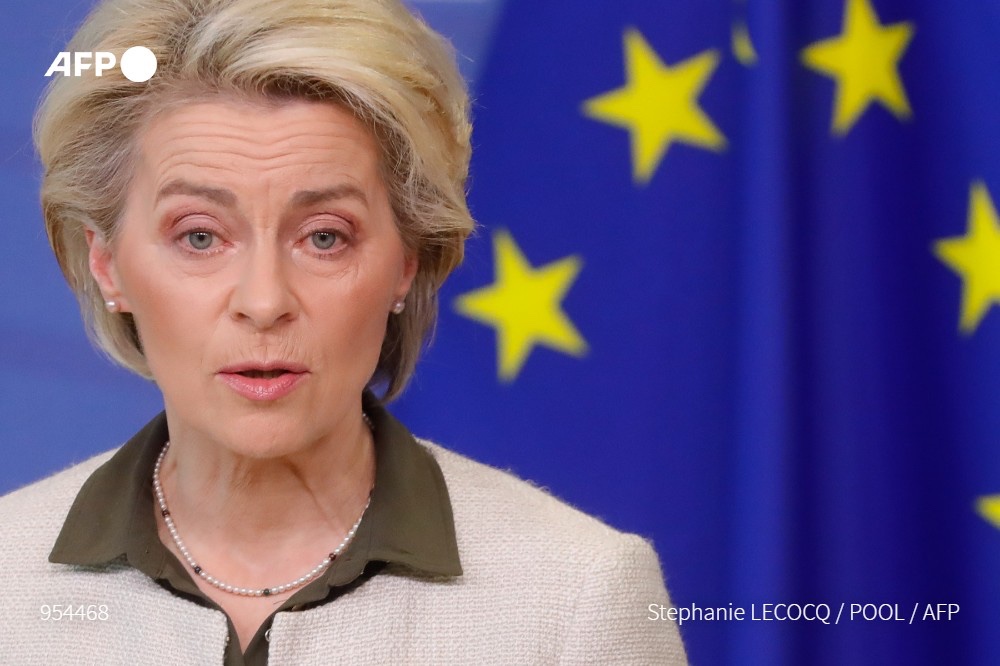 L’Union européenne va fermer l’ensemble de son espace aérien à tous les avions russes, y compris les « jets privés des oligarques », en représailles à l’invasion de l’Ukraine par Moscou, a annoncé la présidente de la Commission Ursula von der Leyen